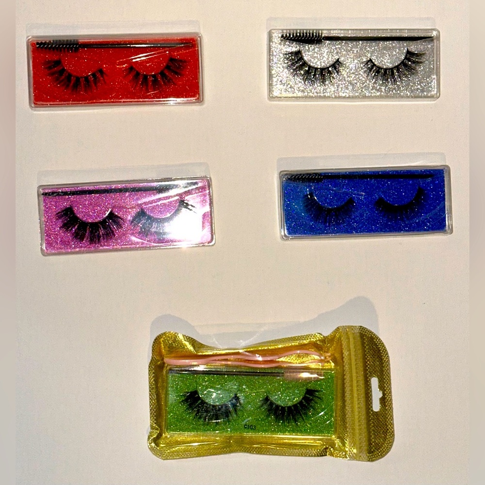 ⭐️ These Beautiful Light Weight Lashes 🤩 Come In Various Styles 🔥 Amazing❗️